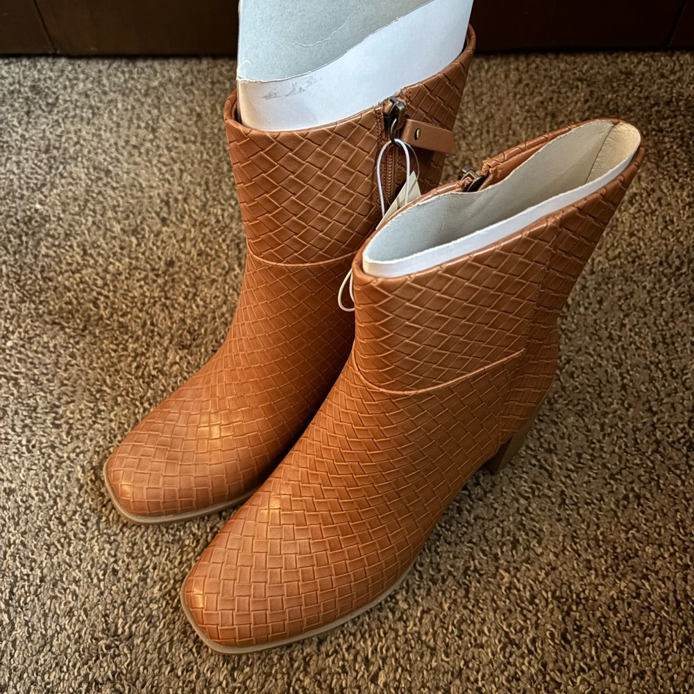 Universal Thread Woven Brown Heeled Boots
